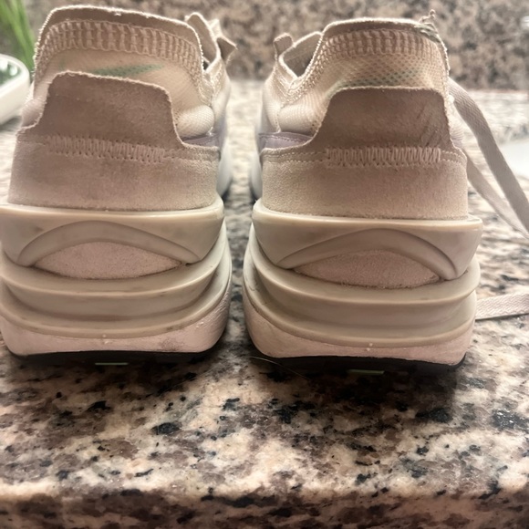 Nike Waffle One, Lilac. Size 8 - Picture 5 of 5